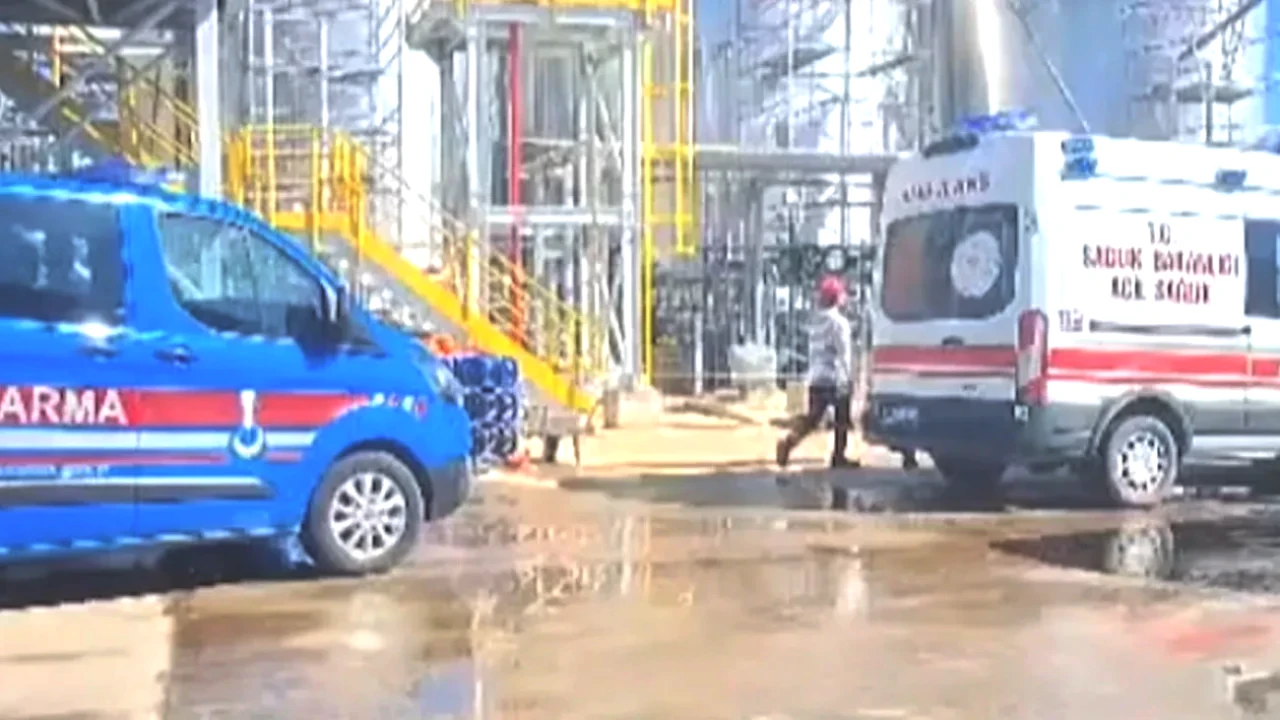 Kocaeli'deki Fabrika Patlaması: 2 İşçi Hayatını Kaybetti, Detaylar Şok Edici!